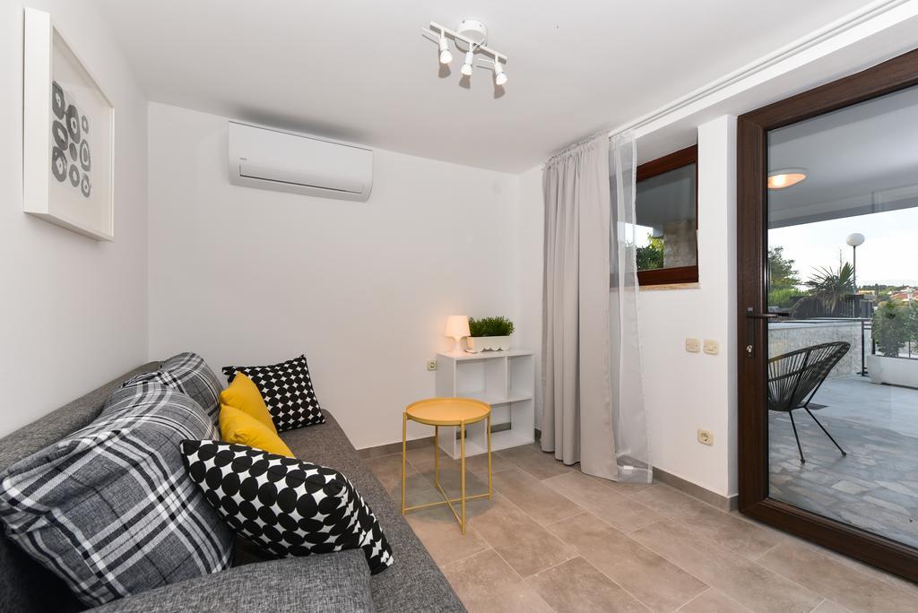 Mediterraneo Garden Apartments Petrcane Eksteriør billede