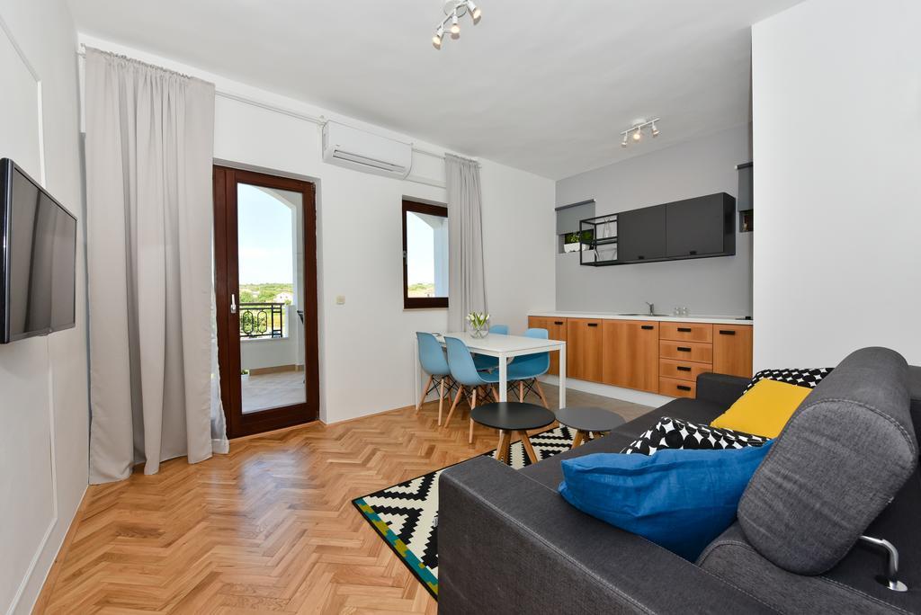 Mediterraneo Garden Apartments Petrcane Eksteriør billede