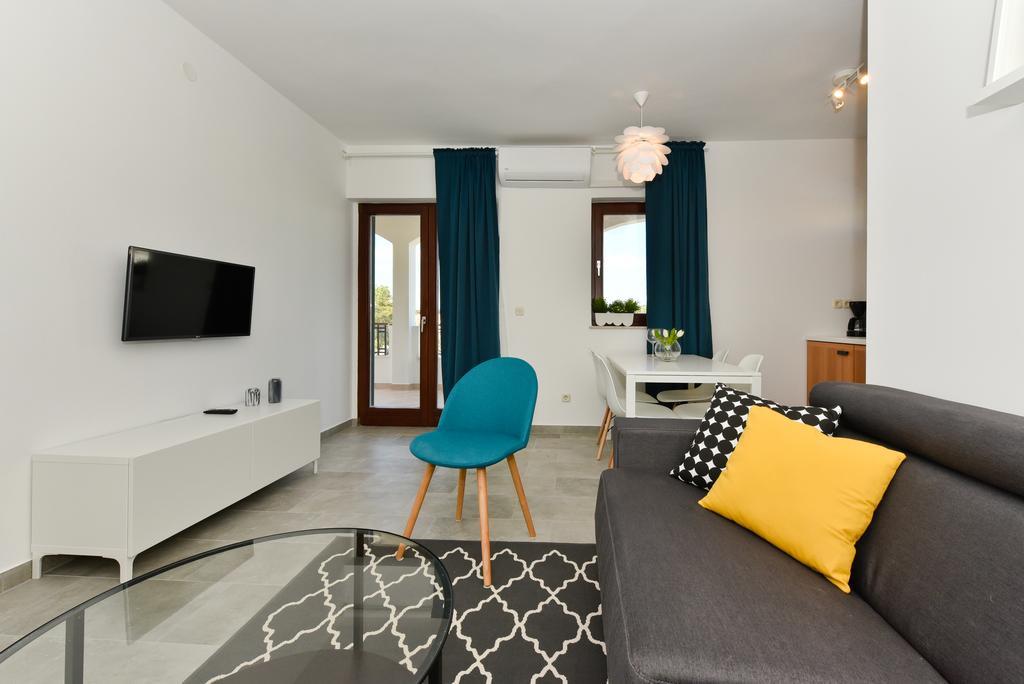 Mediterraneo Garden Apartments Petrcane Eksteriør billede