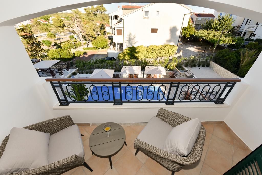 Mediterraneo Garden Apartments Petrcane Eksteriør billede