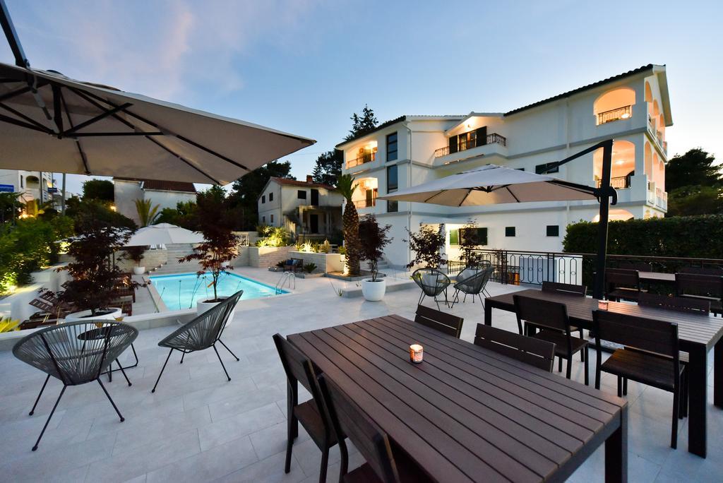 Mediterraneo Garden Apartments Petrcane Eksteriør billede