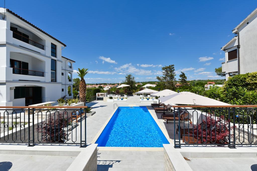 Mediterraneo Garden Apartments Petrcane Eksteriør billede