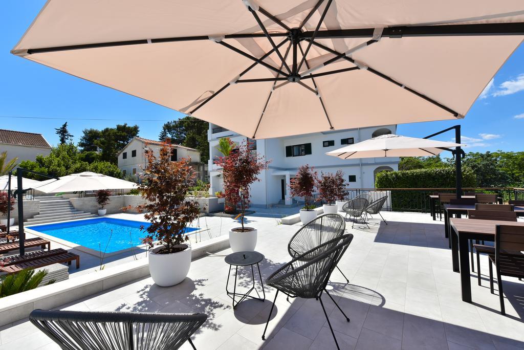 Mediterraneo Garden Apartments Petrcane Eksteriør billede