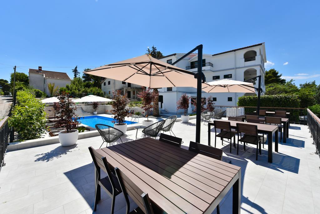 Mediterraneo Garden Apartments Petrcane Eksteriør billede